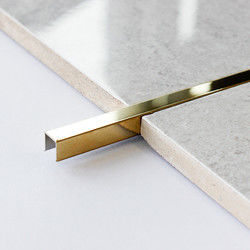 Decoratieve geborstelde roestvrijstalen tegelversiering U-vorm Vierkant wandpaneel Gouden metalen buisrandprofielen