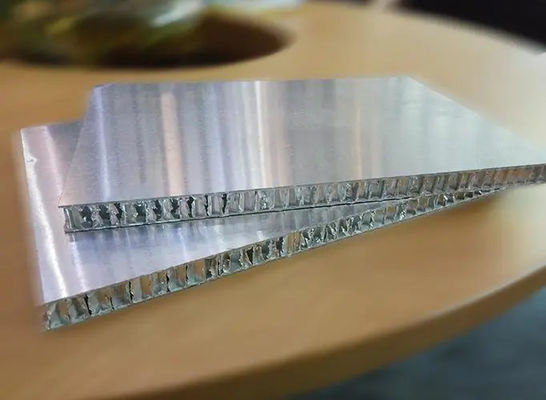 Goede prijs 0.08mm het Dikke Comité van de Roestvrij staalsandwich in de Kern van de Aluminiumhoningraat online